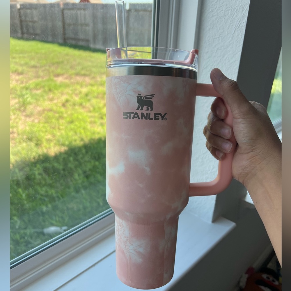 Stanley 40 oz pink tie dye 💕